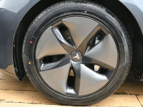 Used 2018 Tesla Model 3 Long Range image 9