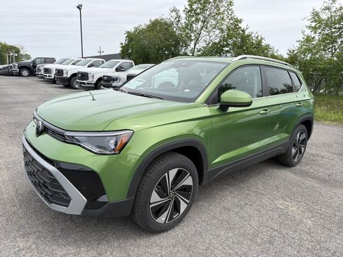 New 2026 Volkswagen Taos SE AWD/4WD image 4