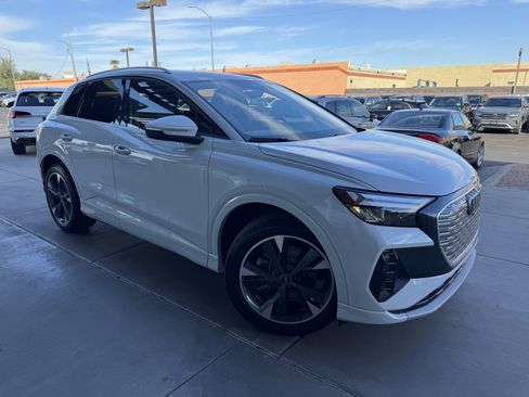 Used 2022 Audi Q4 e-tron Premium Plus w/ Premium Plus image 6