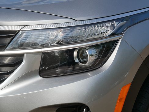 Certified 2024 Kia Seltos LX AWD/4WD image 16