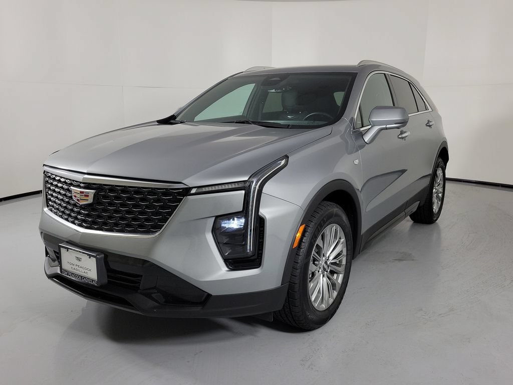 Used 2025 Cadillac XT4 Premium Luxury FWD image 2