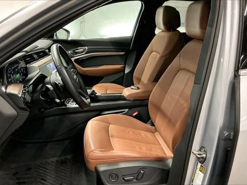 Used 2022 Audi e-tron Premium image 27