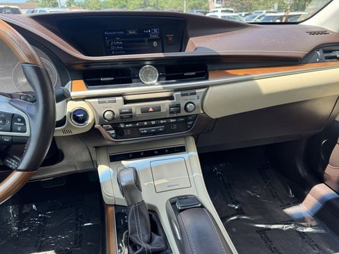Used 2016 Lexus ES 300h image 11