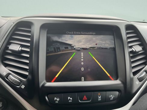 Used 2017 Jeep Cherokee Overland w/ Technology Group image 14