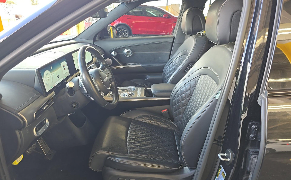 Used 2023 Genesis GV60 Performance AWD/4WD image 9