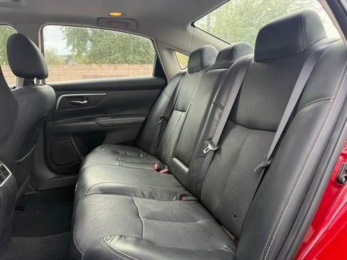 Used 2017 Nissan Altima 2.5 SL w/ Moonroof Package image 9