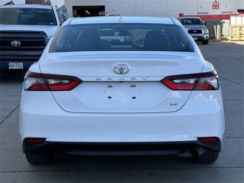 Used 2024 Toyota Camry LE image 5