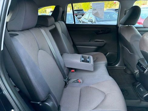 Used 2023 Toyota Highlander LE FWD image 13