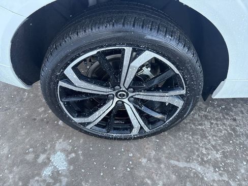 Certified 2024 Volvo XC60 T8 Ultimate w/ Protection Package Premier image 15