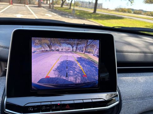 Used 2025 Jeep Compass Latitude image 20