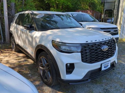 Used 2025 Ford Explorer ST AWD/4WD image 4
