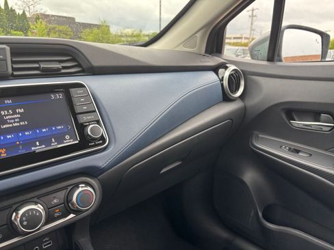 Used 2025 Nissan Versa SV FWD image 33