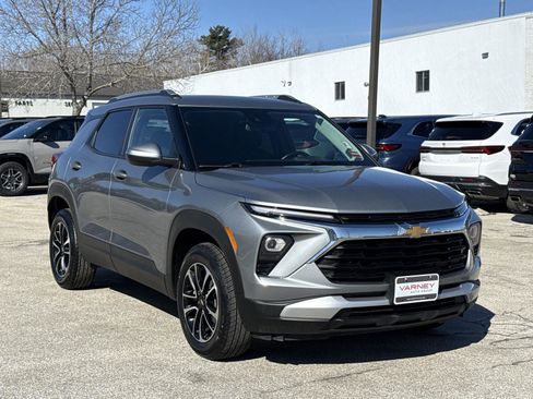 Used 2025 Chevrolet TrailBlazer LT w/ LT Cold Weather Package image 4