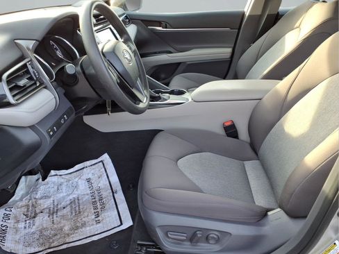 Used 2019 Toyota Camry LE image 19