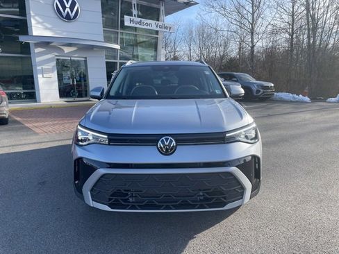 Certified 2025 Volkswagen Taos SE w/ Panoramic Sunroof Package image 6