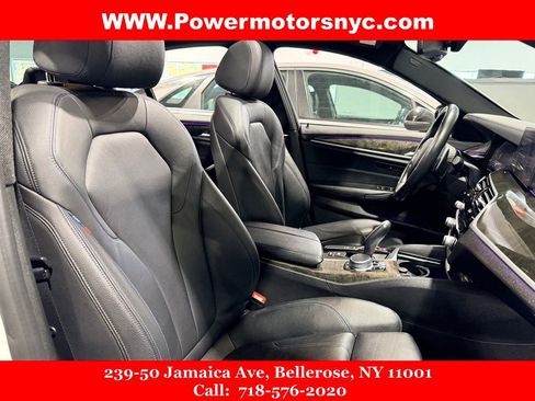 Used 2020 BMW 530e w/ M Sport Package image 24