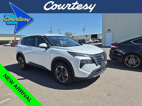 Used 2024 Nissan Rogue SV image 1