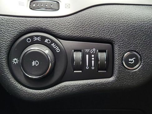 Used 2017 Jeep Cherokee Trailhawk image 33