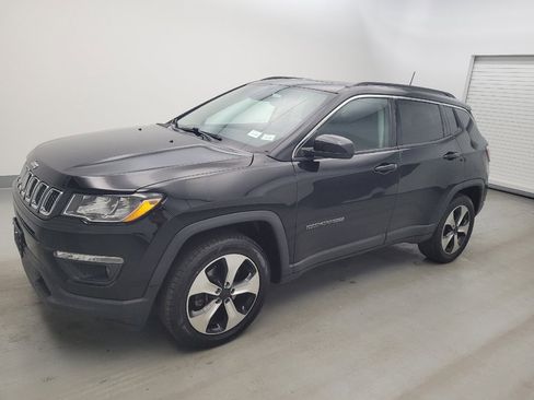 Used 2018 Jeep Compass Latitude w/ Popular Equipment Group AWD/4WD image 2