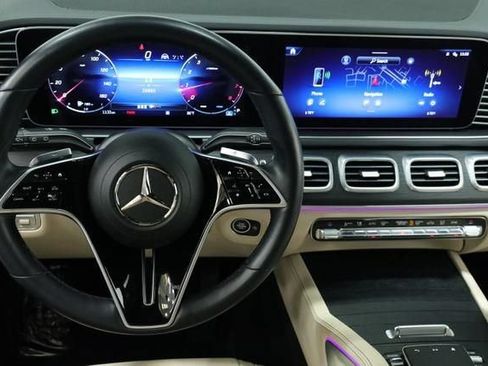 Used 2025 Mercedes-Benz GLE 350 4MATIC w/ AMG Line Exterior image 9