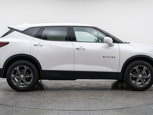 Used 2025 Chevrolet Blazer LT FWD image 11