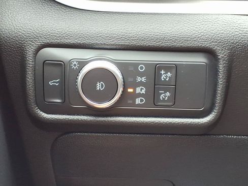 Used 2021 Ford Explorer XLT w/ Equipment Group 202A AWD/4WD image 17
