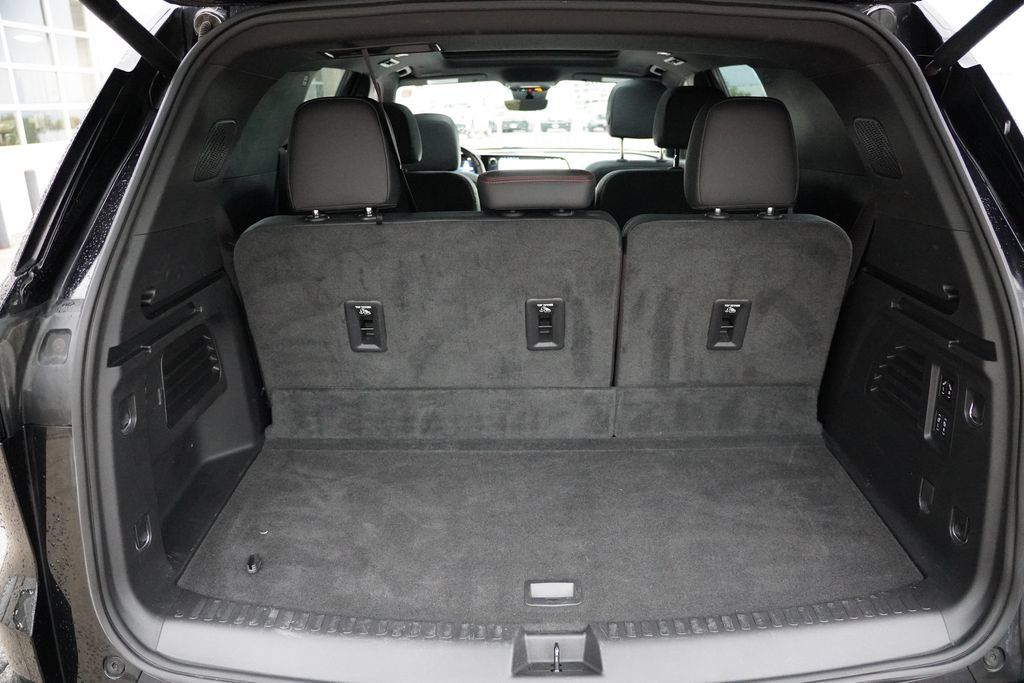Certified 2024 Chevrolet Traverse RS FWD image 23