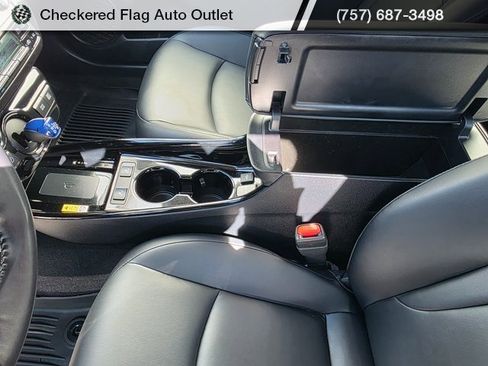 Used 2022 Toyota Prius XLE image 37