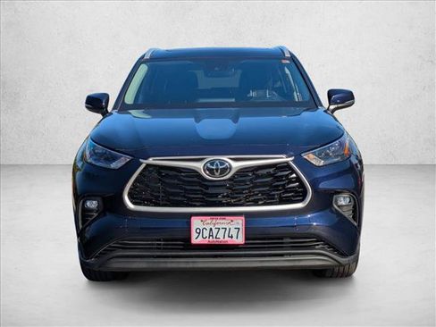 Used 2022 Toyota Highlander XLE image 6