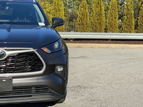 Used 2022 Toyota Highlander XLE image 21