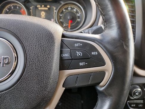 Used 2016 Jeep Cherokee Latitude w/ Comfort & Convenience Group image 26