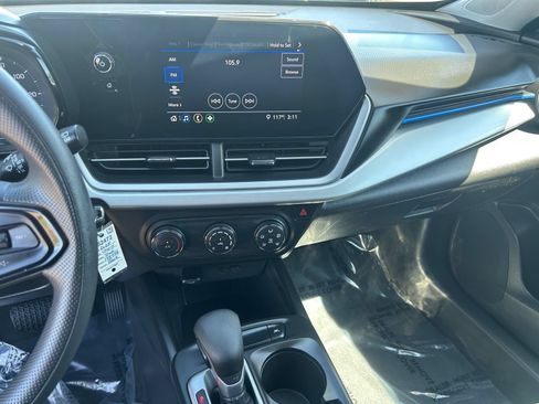 Used 2025 Chevrolet Trax LS FWD image 22