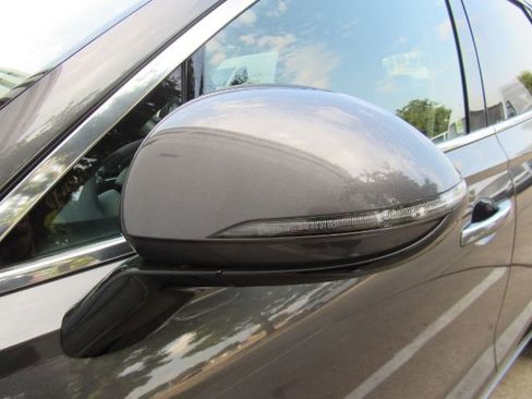 Used 2022 Genesis GV70 2.5T w/ Select Package image 18