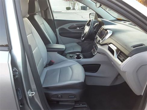 Used 2024 GMC Terrain SLT image 28