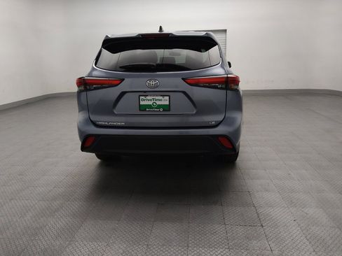 Used 2022 Toyota Highlander LE FWD image 7