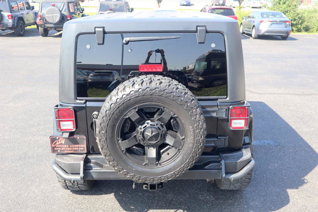 Used 2015 Jeep Wrangler Unlimited Sahara w/ Connectivity Group AWD/4WD image 7