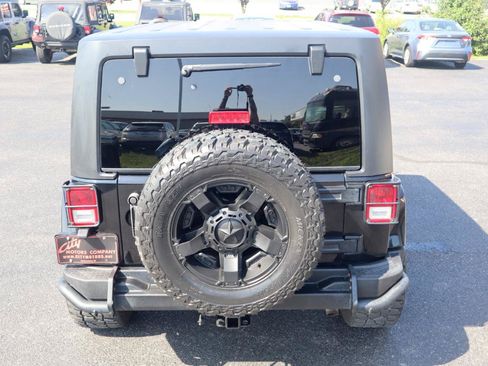 Used 2015 Jeep Wrangler Unlimited Sahara w/ Connectivity Group AWD/4WD image 7