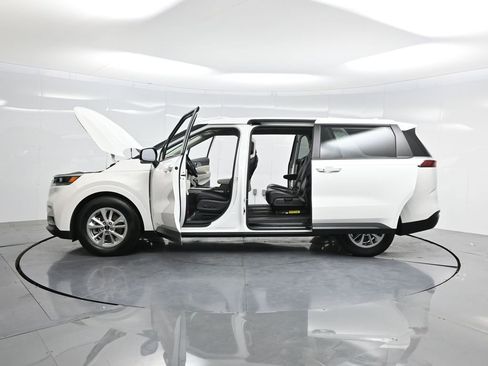 Used 2024 Kia Carnival LX image 47