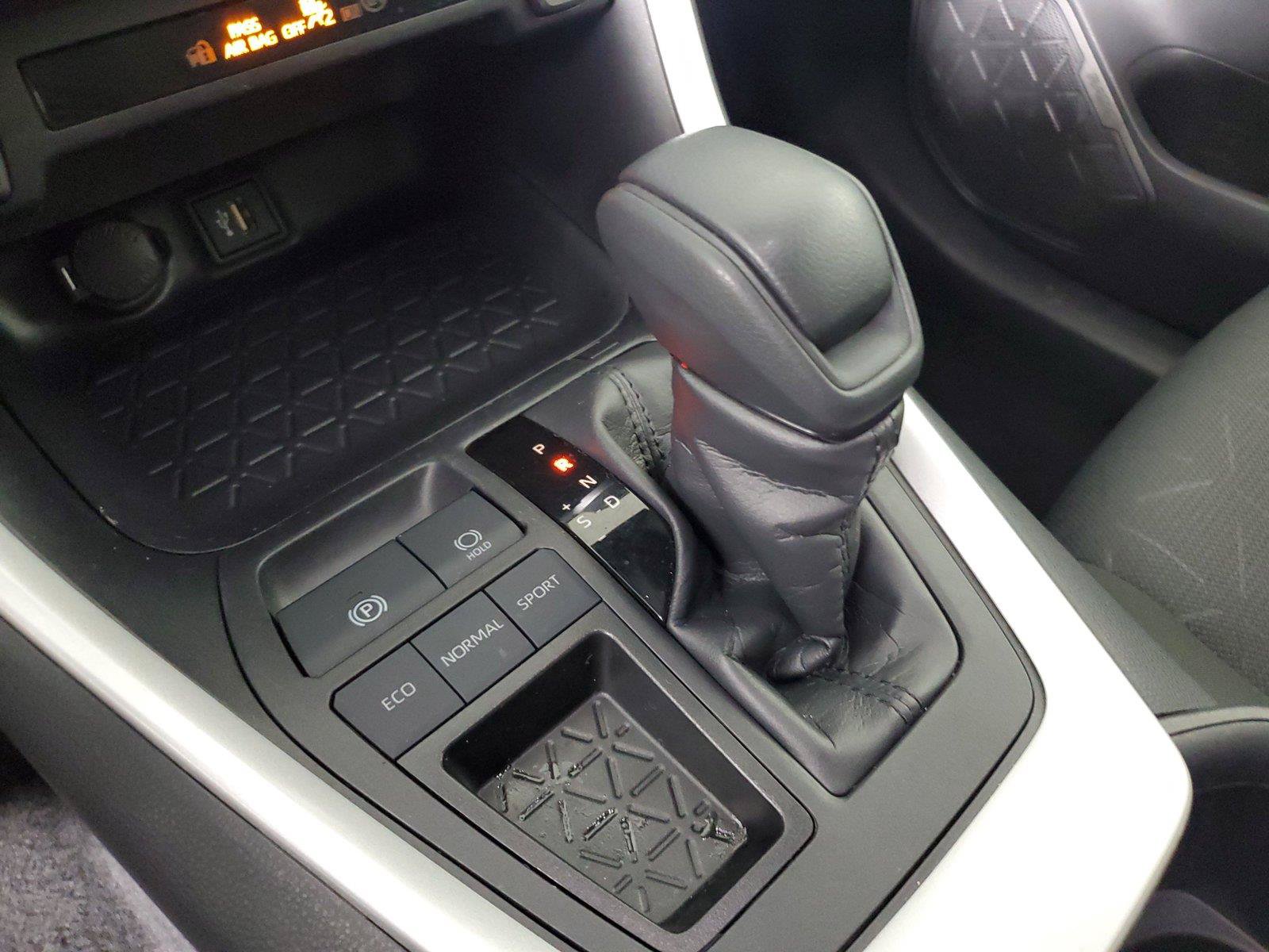 Used 2025 Toyota RAV4 XLE FWD image 30