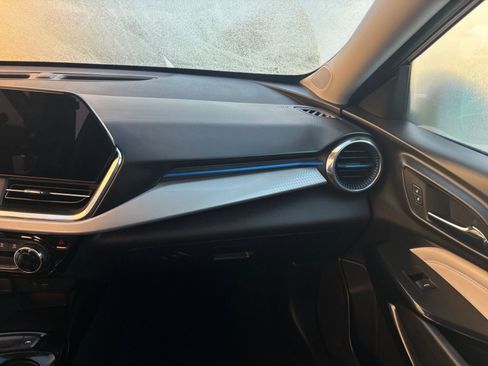 Used 2025 Chevrolet Trax LT image 35