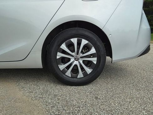 Used 2022 Toyota Prius LE AWD/4WD image 9