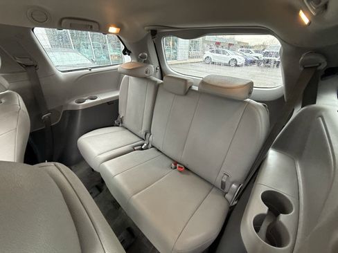 Used 2017 Toyota Sienna XLE Premium image 15