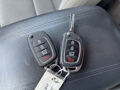 Used 2018 Hyundai Santa Fe Sport image 31