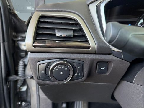 Used 2014 Ford Fusion SE w/ Equipment Group 202A image 25