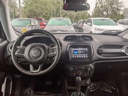 Used 2018 Jeep Renegade Latitude image 19