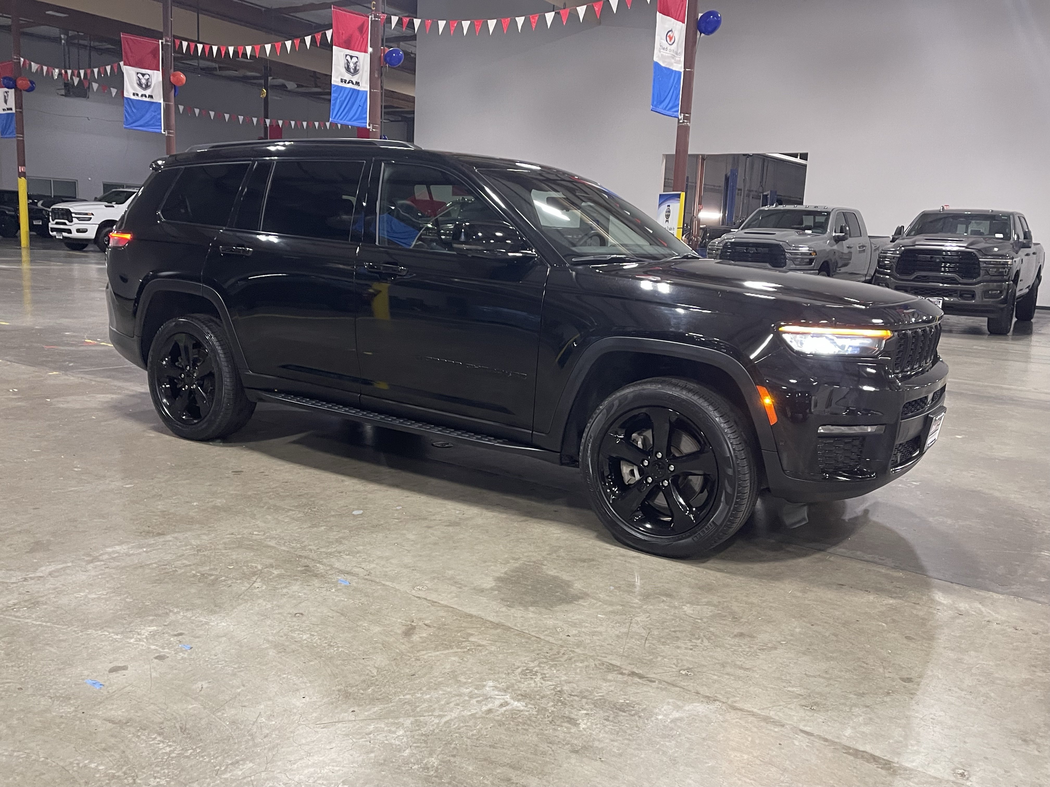Used 2024 Jeep Grand Cherokee L Limited w/ Luxury Tech Group II AWD/4WD image 7