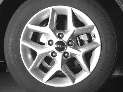 Used 2025 Kia Soul LX w/ LX Technology Package FWD image 16
