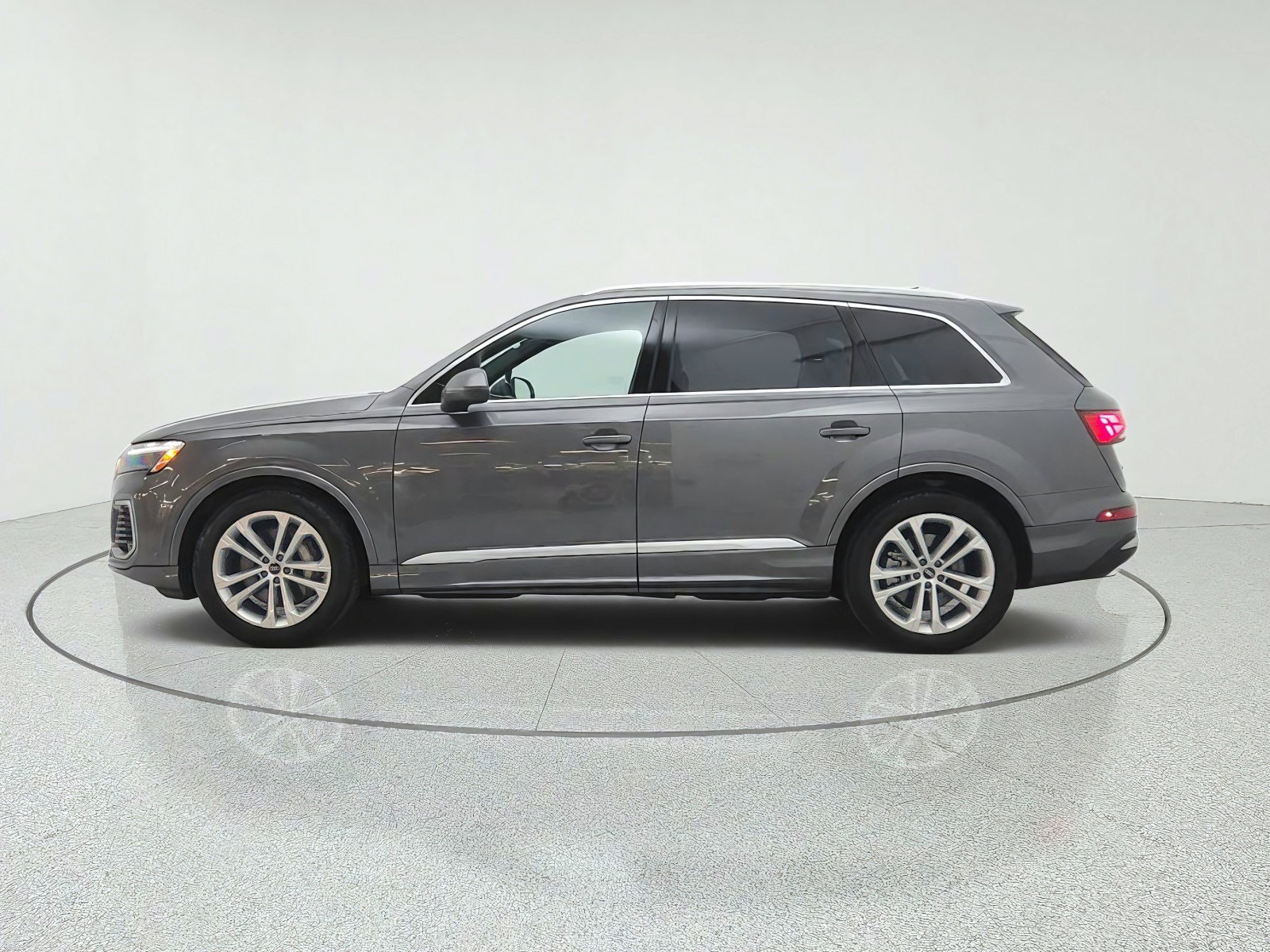 Used 2025 Audi Q7 3.0T Premium Plus w/ Premium Plus Package AWD/4WD image 8