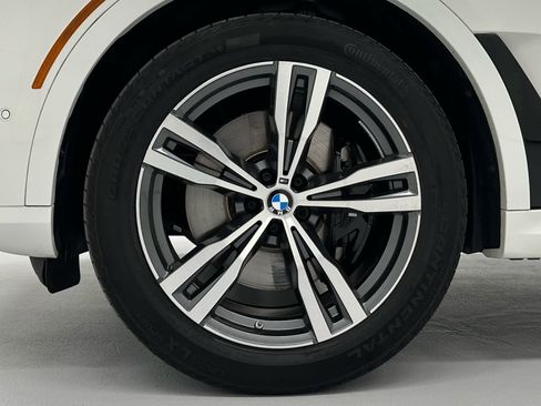 Used 2023 BMW X7 xDrive40i w/ M Sport Package AWD/4WD image 9