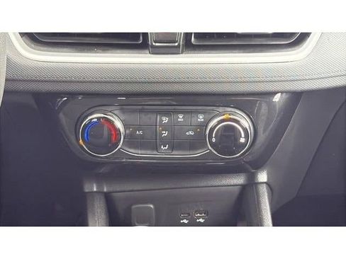 Used 2024 Chevrolet TrailBlazer LT FWD image 24